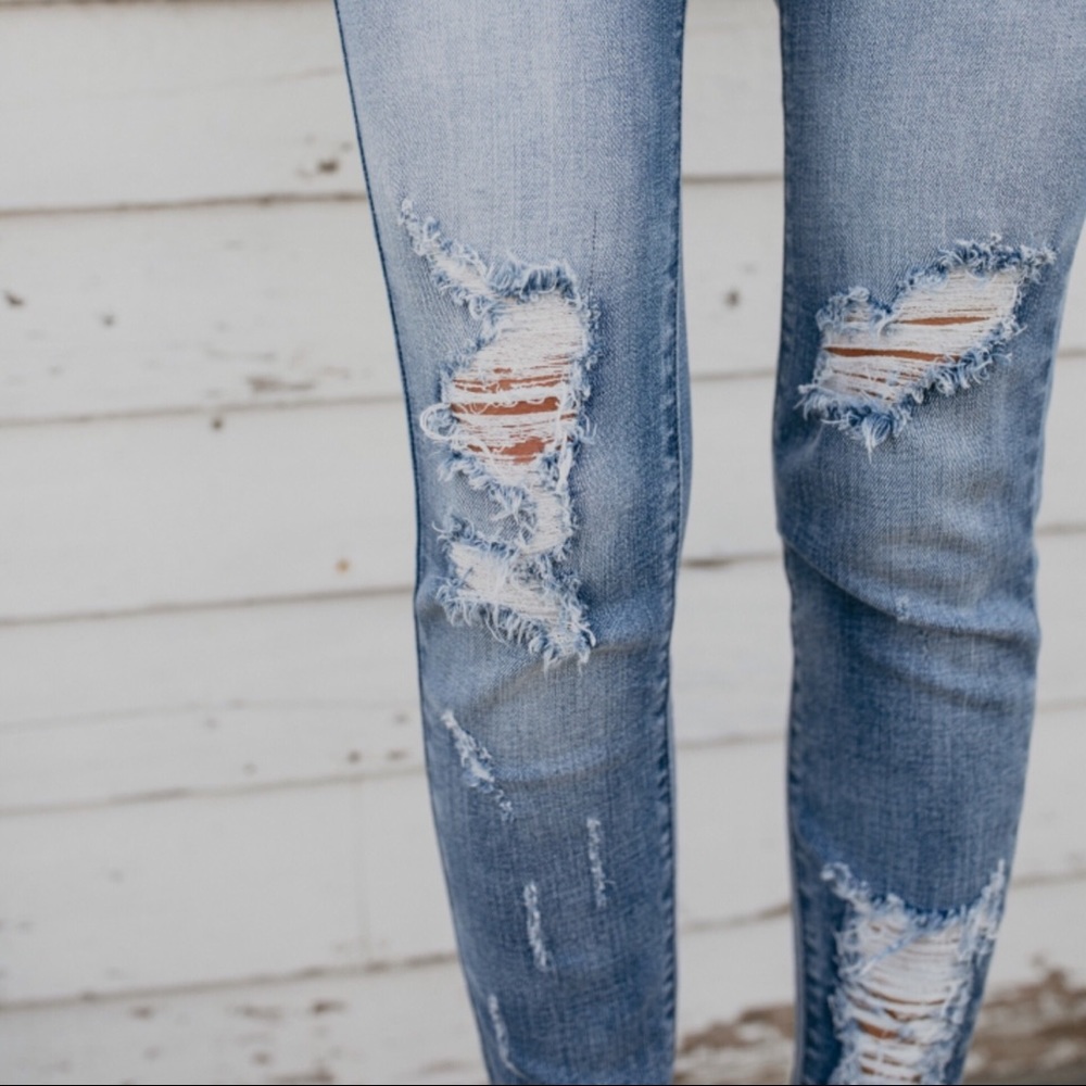 1 LEFT SALE-FIRM‼️ Lizzie Destructive Skinnies - Picture 7 of 8